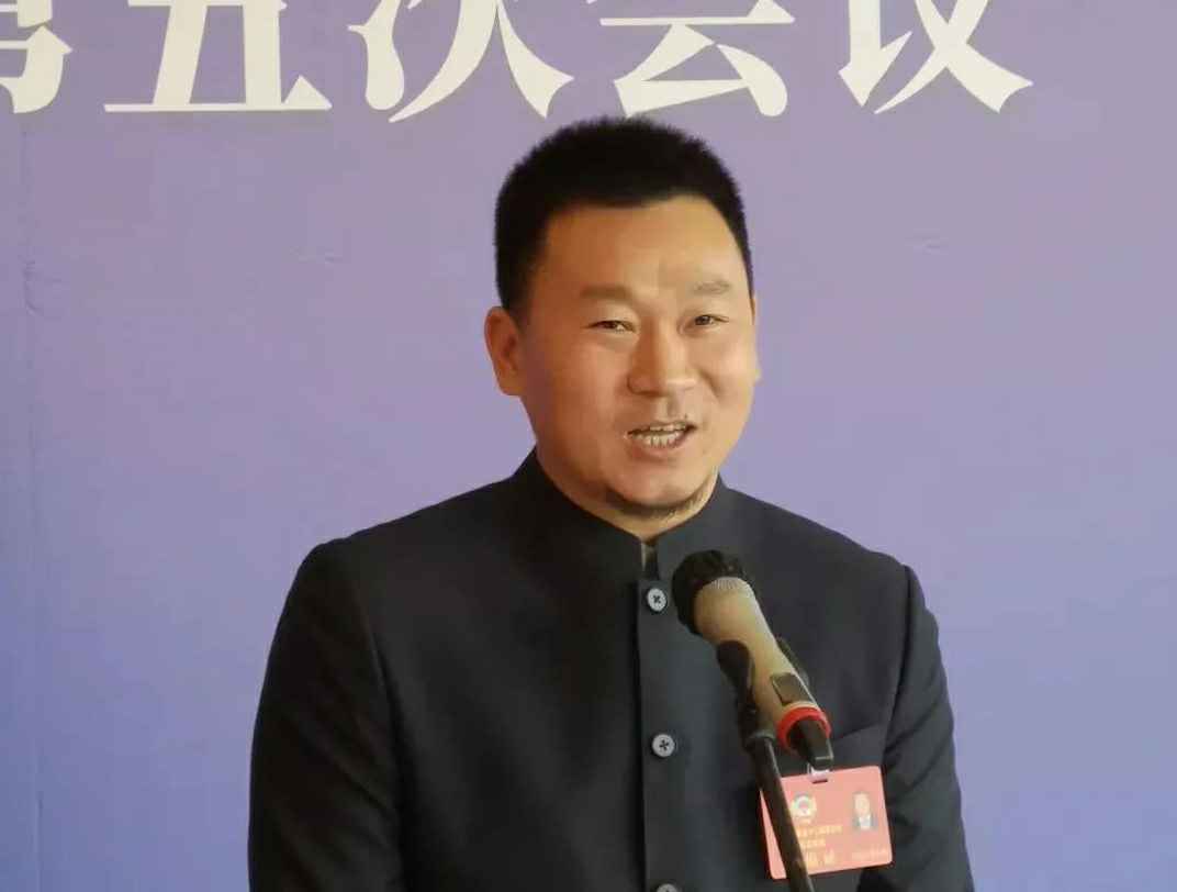 202204221343.jpg 为进一步展示市政协团结、民主、开放、自信的形象,向市民和网友展示政协委员的履职风采,中山市政协十二届五次会议在2月4日上午开幕前开设“委员通道”,市政协委员、时博网页版,时博(中国)公司总经理陈朝阳走进“委员通道”,回应社会关切的问题。他就如何做好城市应急管理规划的问题进行发言,并回答记者提问。.jpg